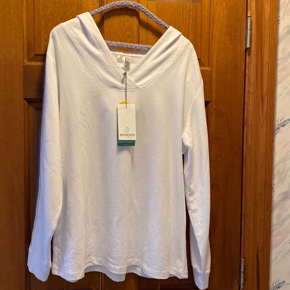 Long sleeved hoodie by Aventura.